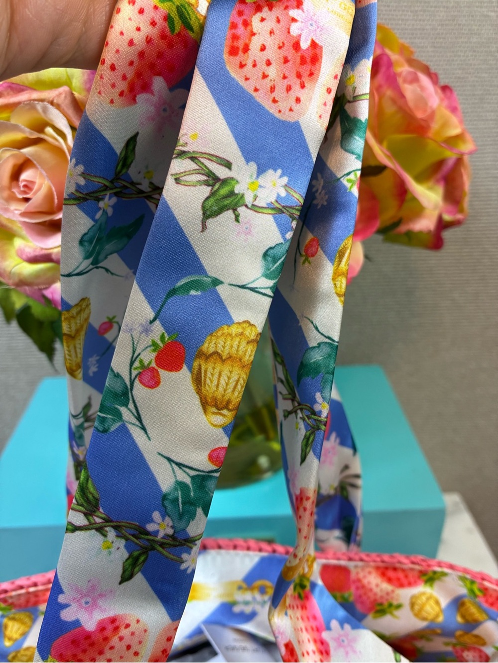 Kurt Geiger Small Strawberry Scarf Raffia Bag - NWT 🍓 - Picture 3 of 7